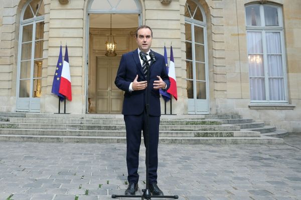 France Unveils New Government Amid Political Deadlock