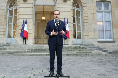 France's New PM Resigns After Less Than Month In Office