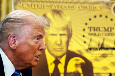 Gold and Bitcoin go through the roof as U.S. shutdown forces investors to trade in the dark