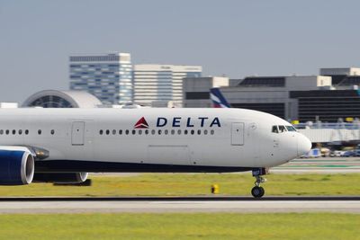 Delta Air Gears Up For Q3 Print; Here Are The Recent Forecast Changes From Wall Street's Most Accurate Analysts
