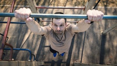 I tried hanging from a bar for two minutes every day for a month to boost my grip strength—here’s what happened
