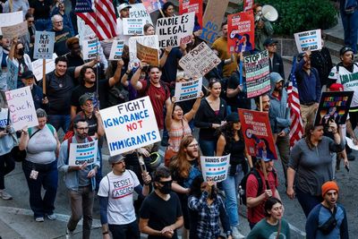 Texas national guard troops head to Illinois after judge fails to block move