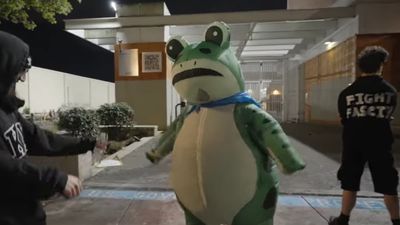 Man in ‘frog suit’ faces cruel punishment as ICE officer allegedly turned it into a ‘gas chamber’
