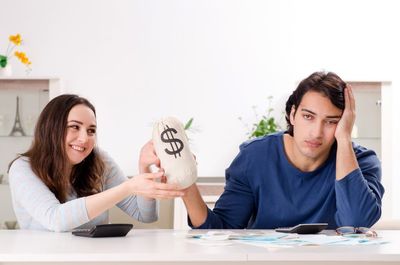 7 Subtle Signs Couples Are Financially Mismatched