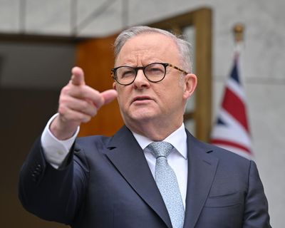 New footprint unrelated to search for Gus Lamont, SA police say – as it happened