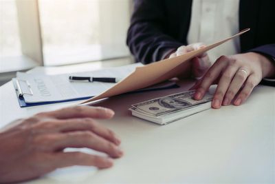 Insider Sales Jump at Broadcom and CoreWeave: Red Flag Ahead?