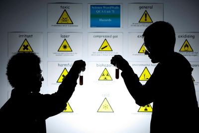 Trainee teachers to get up to £31k tax free to train in Stem subjects