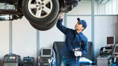 I’m a Mechanic: You’ll Want To Avoid These 6 Costly Car Maintenance Mistakes