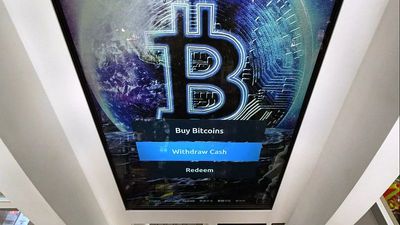 Gold and Bitcoin hit record: Safe havens climb as uncertainty persists