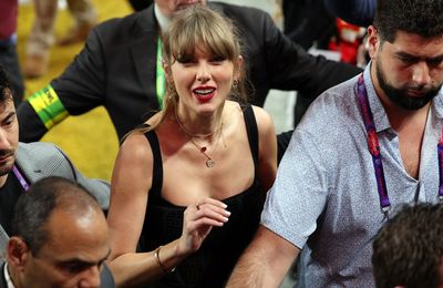 Taylor Swift explains why she won't play the Superbowl Halftime Show