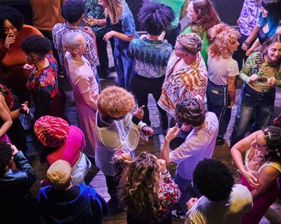 The Partiful app is a ‘vibey’ nightmare. Here’s my party-invitation solution