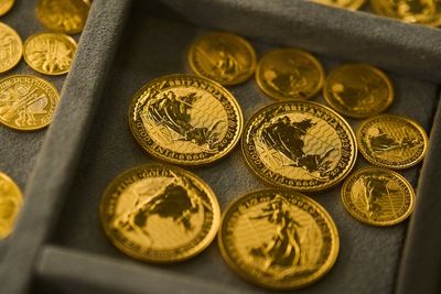Gold futures rise above $4,000 per ounce for the first time