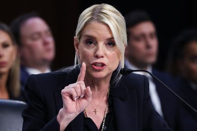 After fiery exchange over Epstein files, Pam Bondi is unable to answer basic questions about immigrants in Chicago