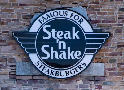 Steak 'n Shake Unveils Plan to Raise Record-Size US Flags at Every Outlet
