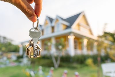 Nearly 70% of Americans think the economy is on the ‘wrong track’ and it's a bad time to buy a home, Fannie Mae survey shows