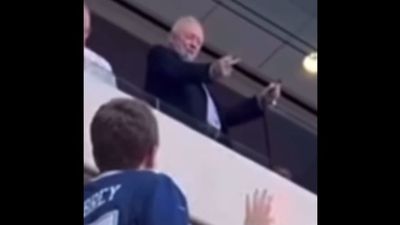 Jerry Jones Claims He Inadvertently Flipped Off Fans in Cowboys' Win Over Jets