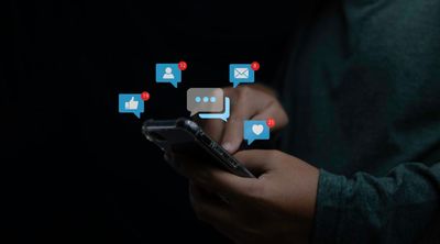 10 Scammer Tricks That Start With Social Media DMs