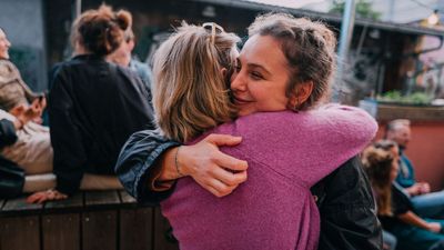 'How we spend our days is how we spend our lives' - psychotherapist reveals 4 easy tips for keeping in touch with friends