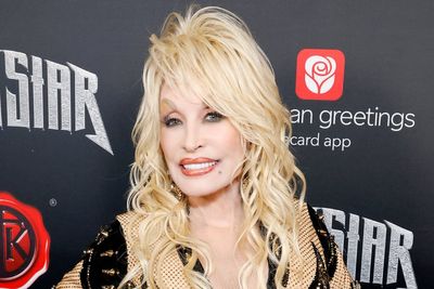 Dolly Parton’s sister asks fans to pray for singer as she battles health issues