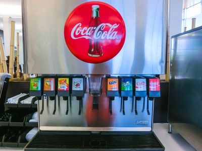 9 Chain Restaurants That Quietly Stopped Offering Free Refills