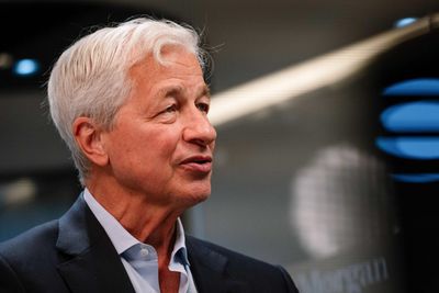 Jamie Dimon isn’t so sure the U.S. will avoid a recession next year—even if Wall Street is convinced otherwise