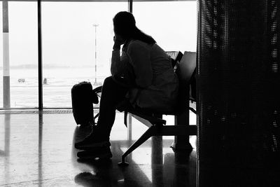 Who Is the Torenza Passport Woman? Viral JFK Story Raises Questions About AI-Generated Misinformation