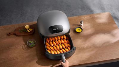 I'm a chef and this XL non-toxic air fryer cooks an entire tray of roast potatoes better than my oven – it's my Thanksgiving secret weapon, plus it's 43% off today
