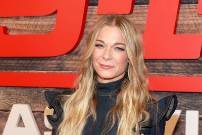 LeAnn Rimes opens up about ‘hiding’ health struggles after teeth fell out on stage