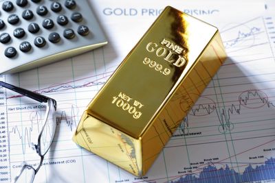 FTSE 100 at new high as gold rush boosts miners