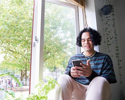 ‘Rawdogging’ marathons: has gen Z discovered the secret to reclaiming our focus?