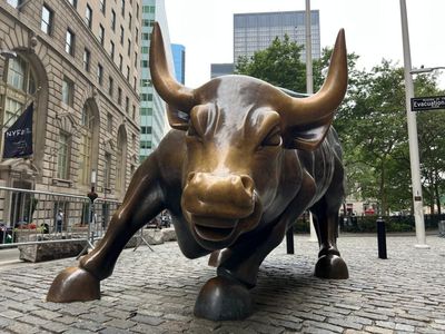 Wall Street Charges Back To Record Highs, Gold Hits $4,050: What's Moving Markets Wednesday?