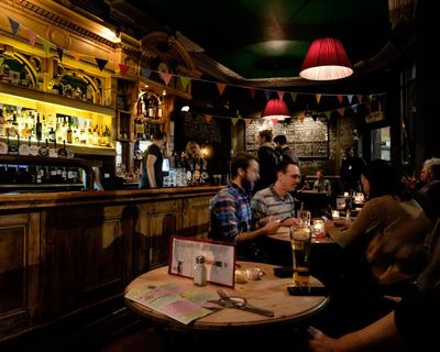 Pubs to stay open until early hours in push for UK growth