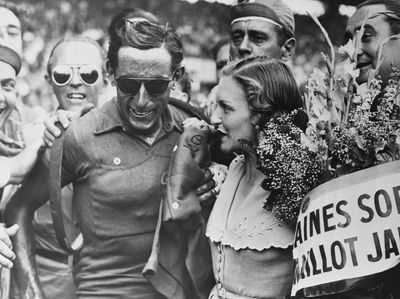 Changing the face of cycling: How wraparound sunglasses helped modernise the sport