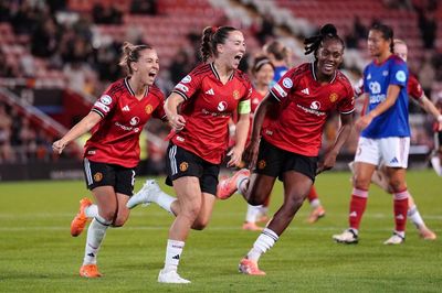 Le Tissier realises WCL dream to earn Manchester United win against Vålerenga