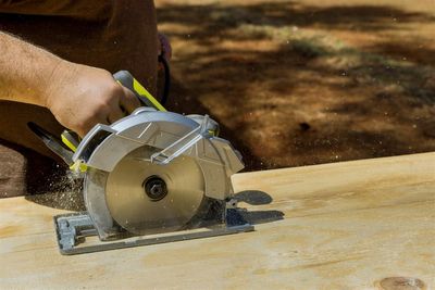 Lowe’s vs. Home Depot: Which Benefits More From Lower Rates?