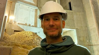 Sculpture worker says he was sacked after safety alarm