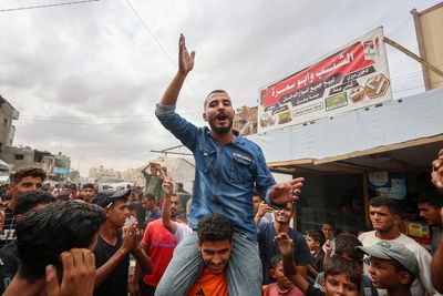 Gaza latest: Israeli cabinet signs off on peace deal ahead of ceasefire with Hamas