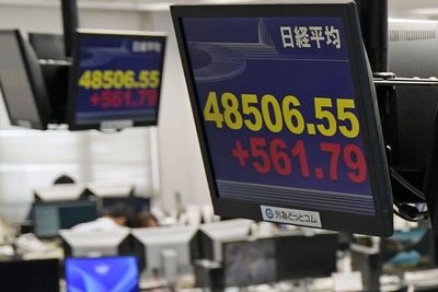 Asian shares advance and oil prices fall as Israel and Hamas agree to pause fighting