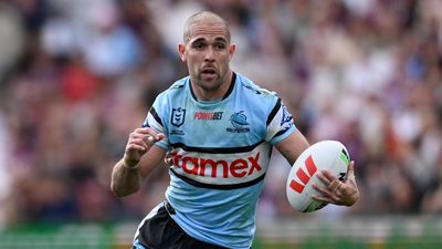 Kennedy stays at Sharks as contract standoff ends