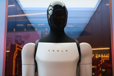 Elon Musk's Tesla Robot Masters Kung Fu Without Human Control — Jim Cramer Says Nvidia Tech Made It Possible