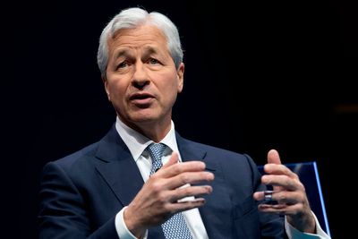 JP Morgan boss and BoE warn on risk of stock market slump