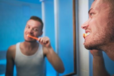 Should you brush your teeth before or after breakfast?