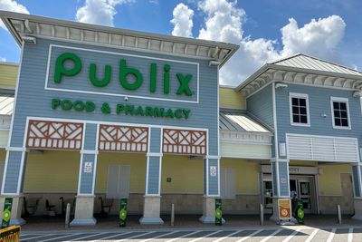 Publix, Florida’s largest grocery store chain, allows customers to open carry