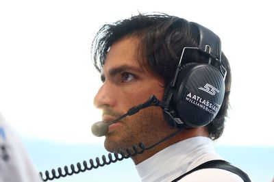 Sainz slams TV focus on “celebrities and girlfriends”, F1 responds