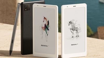 This colour e-reader can do what the Kindle Colorsoft can't – it can fit nicely in your pocket