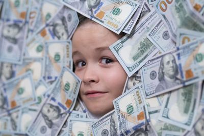 8 Financial Decisions Parents Make That Kids Remember Forever