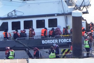 19 migrants sent to France as part of deportations deal