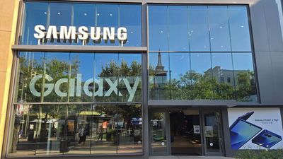 Samsung lets you 'Experience' the Galaxy in more stores across the US
