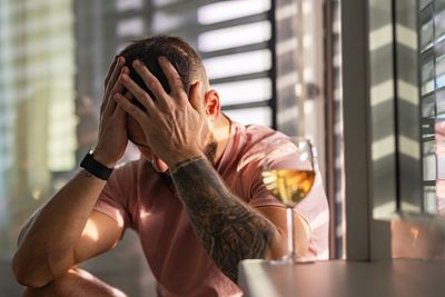 10 Everyday Habits at Home That Quietly Ruin a Man’s Health