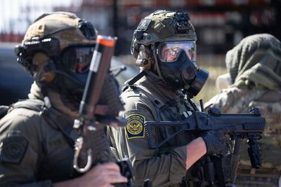 No rubber bullets, no body slamming and no attacking journalists: Judge lays down rules for Trump’s federal agents in Chicago